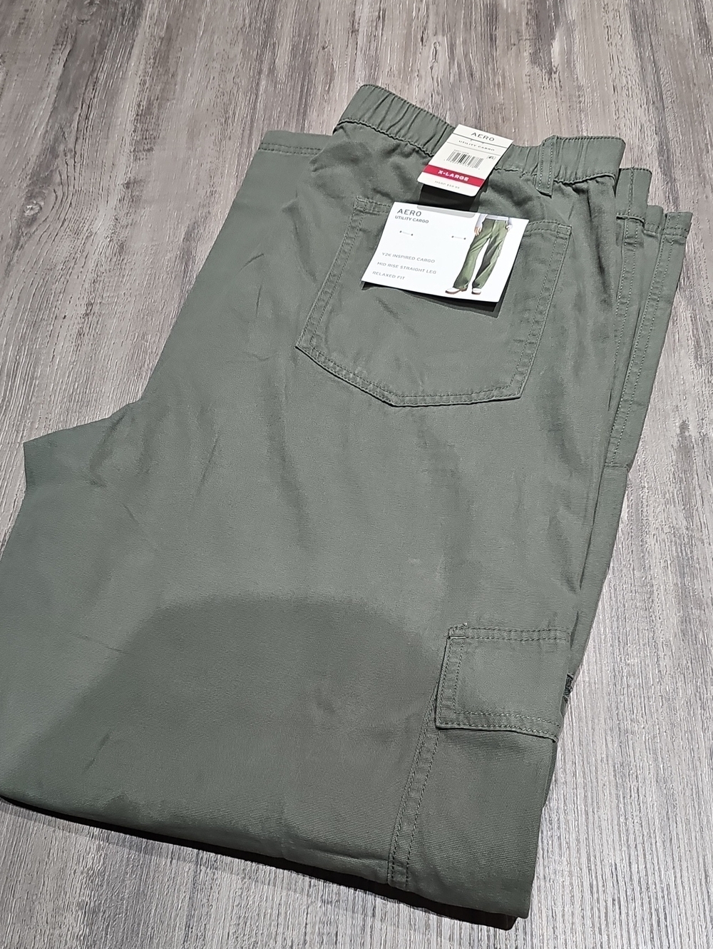 Women's Straight-Leg Cargo Pants in Olive Green